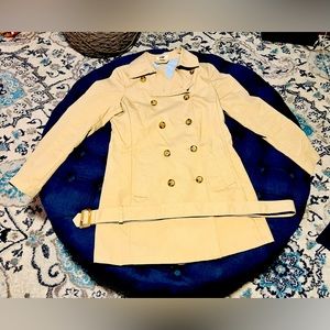 Old Navy trench coat w belt. Khaki. Size S. Barely worn